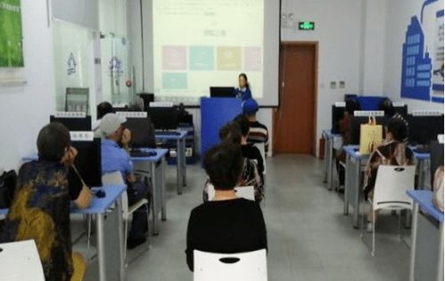 家門(mén)口的旅游咨詢(xún)服務(wù)來(lái)啦 一站式解決您的吃住行游購(gòu)?qiáng)? class=